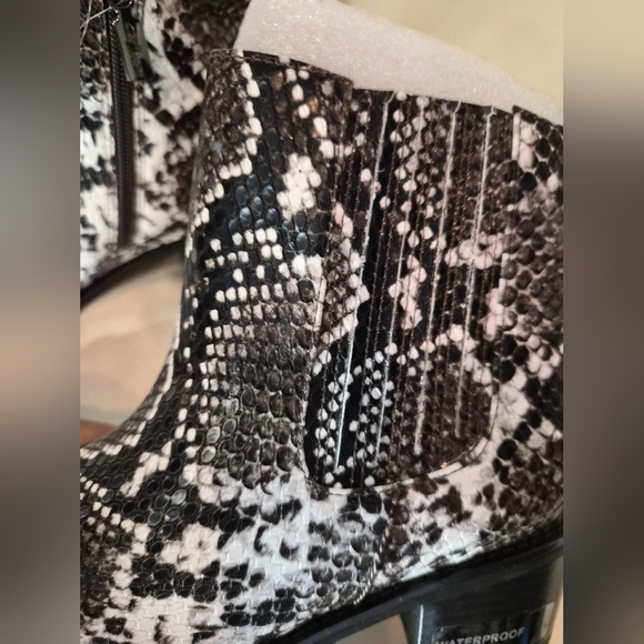 NIB Aqua College Karlie Womens Waterproof ECO LEATHER Booties Brown Snake  7M - Picture 8 of 10